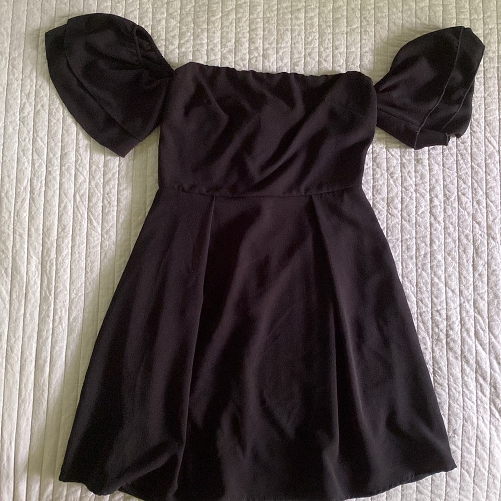 Strapless skater Black dress with off shoulder sleeves